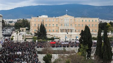 Μαζικός ξεσηκωμός για το σιδηροδρομικό δυστύχημα στα Τέμπη 