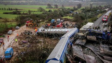 Τέμπη: Εκτός ΜΕΘ δύο τραυματίες – Μεταφέρθηκαν σε απλές κλίνες