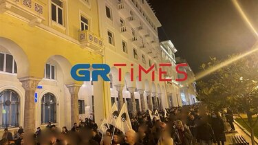 Θεσσαλονίκη: Μαζική πορεία προς τον Σιδηροδρομικό Σταθμό για την τραγωδία στα Τέμπη