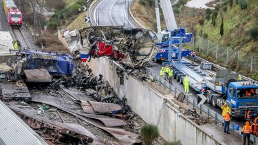 Τέμπη: Τι είπε στην απολογία του ο σταθμάρχης – Οι κρίσιμες συνομιλίες το μοιραίο βράδυ