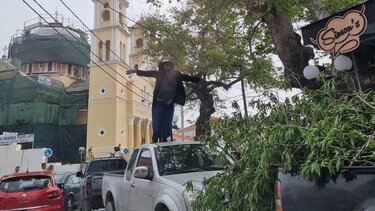 Καλύβες Αποκορώνου: Η προετοιμασία για τον Ιούδα και η... σόκιν εμφάνιση