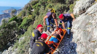 Ολοκληρώθηκε η διάσωση τουρίστα που τραυματίστηκε στο πόδι