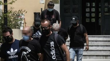 Απειλές δέχεται η 19χρονη από τον καταδικασμένο αστυνομικό, λένε οι συνήγοροι