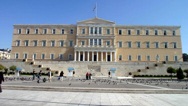 Στη Βουλή η υπηρεσιακή ΥΠΕΣ για να παραδώσει τα εκλογικά αποτελέσματα