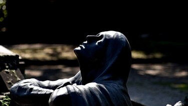 Βρέθηκε απαγχονισμένη μέσα στο σπίτι της 