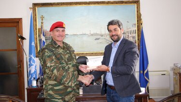 Με το Δήμαρχο Χανίων συναντήθηκε ο νέος Διοικητής της V Μεραρχίας Κρητών