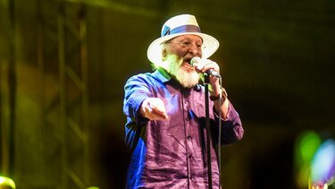 Βγήκε από το νοσοκομείο ο Διονύσης Σαββόπουλος