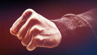 Χτύπησε την ανήλικη κόρη του στο κεφάλι