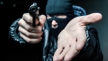 Αχαΐα: Μπήκε στο φαρμακείο με την απειλή όπλου και άρπαξε 1000 ευρώ