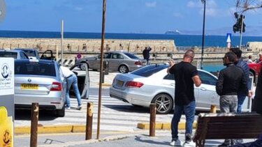 Κυκλοφοριακό κομφούζιο στην πιάτσα των ταξί στην πλατεία 18 Άγγλων