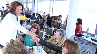 Βόλτα στο Κουμ Καπί για την Ντόρα Μπακογιάννη