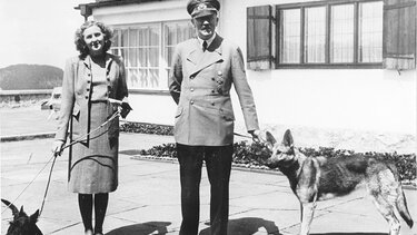 Η ημέρα που ο Αδόλφος Χίτλερ και η Εύα Μπράουν αυτοκτόνησαν στο καταφύγιο