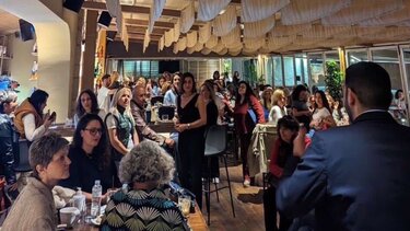 Ο Κωνσταντίνος Κεφαλογιάννης συνομιλεί με τις γυναίκες του Ηρακλείου