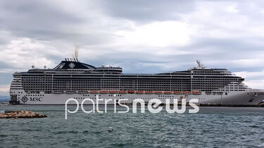 «Εγκλωβισμένο» κρουαζιερόπλοιο λόγω ισχυρών ανέμων