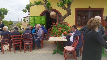 Εκλογικά κέντρα με… χρώματα και αρώματα