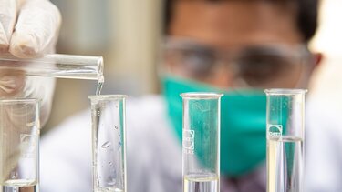 «Απολύτως αναπόφευκτη μια νέα πανδημία», προειδοποιεί κορυφαίος Βρετανός επιστήμονας