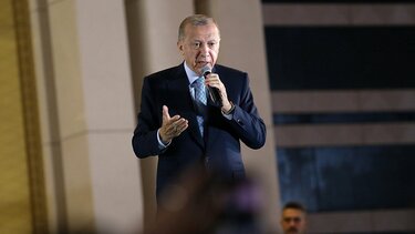 Τουρκία: Σε ιστορικό χαμηλό η λίρα μετά τις εκλογές - Οι πρώτες δηλώσεις Ερντογάν για την οικονομία