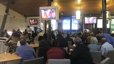 Είδαν τo exit poll και μετά το γύρισαν στον τελικό της Ευρωλίγκας 