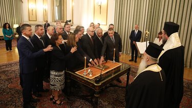 Ορκίστηκε στο Προεδρικό Μέγαρο η υπηρεσιακή κυβέρνηση