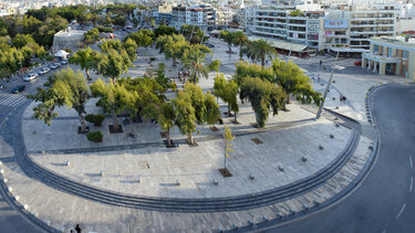 Βρίσκεσαι στην πλατεία Ελευθερίας! Ξέρεις να πας στο Αρχαιολογικό Μουσείο;