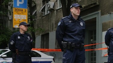 Τεταμένη η κατάσταση μπροστά από τη βουλή της Σερβίας - Απεργία πείνας από μητέρα θύματος της τραγωδίας στο Νόβι Σαντ