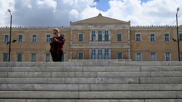 Handelsblatt: Η Ελλάδα πρωτοπόρος στη μείωση του χρέους