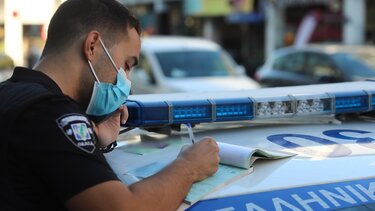 Χωρίς κράνος, χωρίς δίπλωμα και ... τσίτα τα γκάζια οι οδηγοί στην Κρήτη