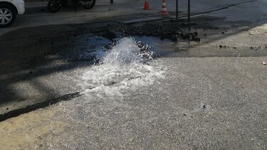 "Ποτάμι" ο δρόμος από τα νερά