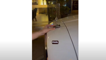 Άφησε τα κλειδιά του υπερπολυτελούς αυτοκινήτου του στο καπό και πήγε γυμναστήριο – Δείτε τι συνέβη