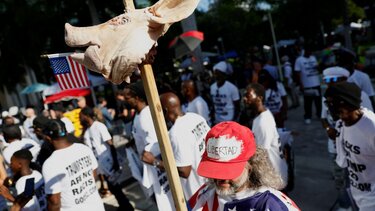 Μαϊάμι: Πλήθος κόσμου έξω από το δικαστήριο για τον Τραμπ