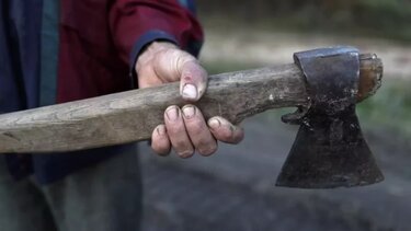 Με ... τσεκούρι πήγαν να ληστέψουν διανομέα!