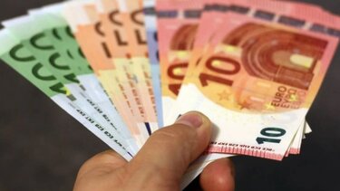 Δάνεια: Ποιοι θα δουν νέο “καπέλο” στις δόσεις μετά την άνοδο των επιτοκίων της ΕΚΤ