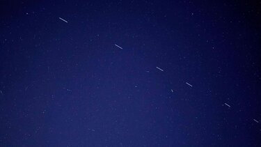 Οι Κρητικοί κοίταξαν τον ουρανό και είδαν μια σειρά από λαμπερές κουκίδες!