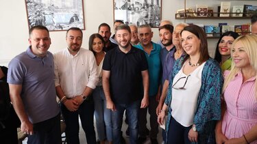 Όλα έτοιμα για την προεκλογική ομιλία του Ν. Ανδρουλάκη στην πλατεία Ελευθερίας