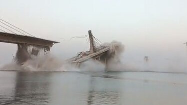 Ινδία: Τουλάχιστον 15 νεκροί από πλημμύρες και κατολισθήσεις!