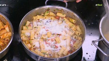 Καλοκαιρινή μακαρονάδα με τοματίνια και μελιτζάνα