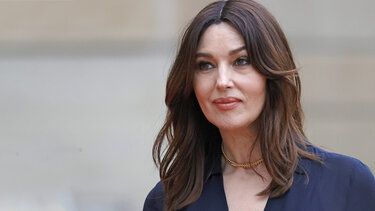 Η Μόνικα Μπελούτσι επιβεβαίωσε τη σχέση με τον Τιμ Μπάρτον