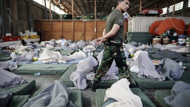 Σβήνουν οι ελπίδες για τους αγνοούμενους: Φόβοι για εκατόμβη νεκρών - Στους διασωθέντες ψάχνουν τους διακινητές