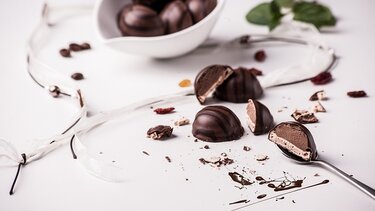 Πώς να βγάλετε εύκολα το λεκέ από σοκολάτα