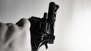 Οι μπαλωθιές στο γλέντι οδήγησαν στη σύλληψή του 