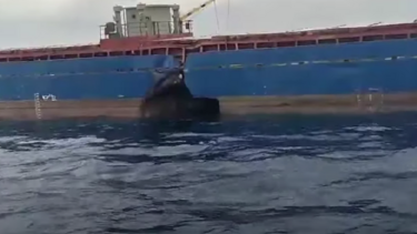 Χίος - Σύγκρουση φορτηγών-πλοίων: Αρνήθηκε την ελληνική βοήθεια το πλοίο με τους Τούρκους παρά το μεγάλο ρήγμα