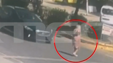 Νίκαια: Σοκαριστικό βίντεο ντοκουμέντο από φονική παράσυρση ηλικιωμένης!