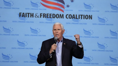 ΗΠΑ: Ο Μάικ Πενς υποψήφιος πρόεδρος το 2024 απέναντι στον Ντόναλντ Τραμπ