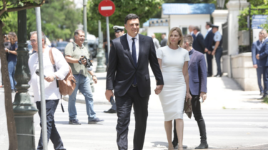 Oρκωμοσία νέας κυβέρνησης: Οι αφίξεις των Υπουργών με τις οικογένειές τους