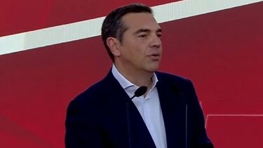 Στο σπίτι του παρακολούθησε το exit poll o Αλέξης Τσίπρας