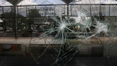 Γαλλία: Εκκληση να σταματήσουν οι ταραχές από τη γιαγιά του 17χρονου