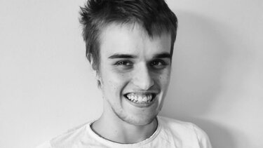 Κρίσιμη η κατάσταση του 19χρονου Jonathan – Είχε έρθει να εργαστεί σεζόν και διαγνώστηκε με λευχαιμία