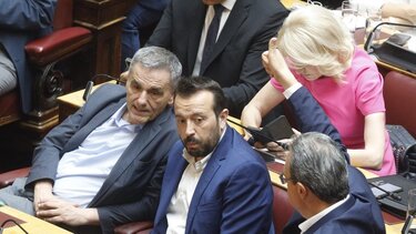 Βουλή: Απών ο Τσίπρας, από τον Νίκο Παππά η πρώτη παρέμβαση