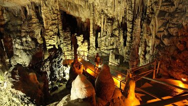 Ανοιχτό μέχρι αργά το βράδυ, το Δικταίον Άντρον