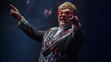 Συγκινημένος ο Έλτον Τζον στην αποχαιρετιστήρια συναυλία του στη Στοκχόλμη